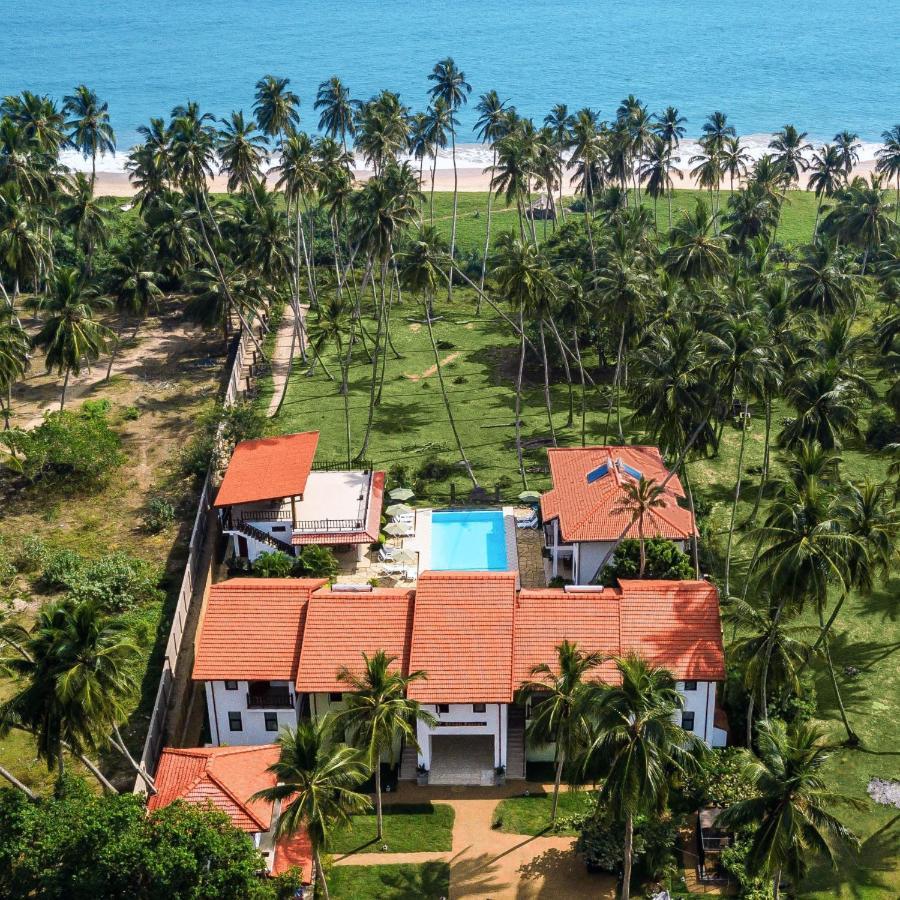 Green Parrot Beach Resort Тангале Екстериор снимка