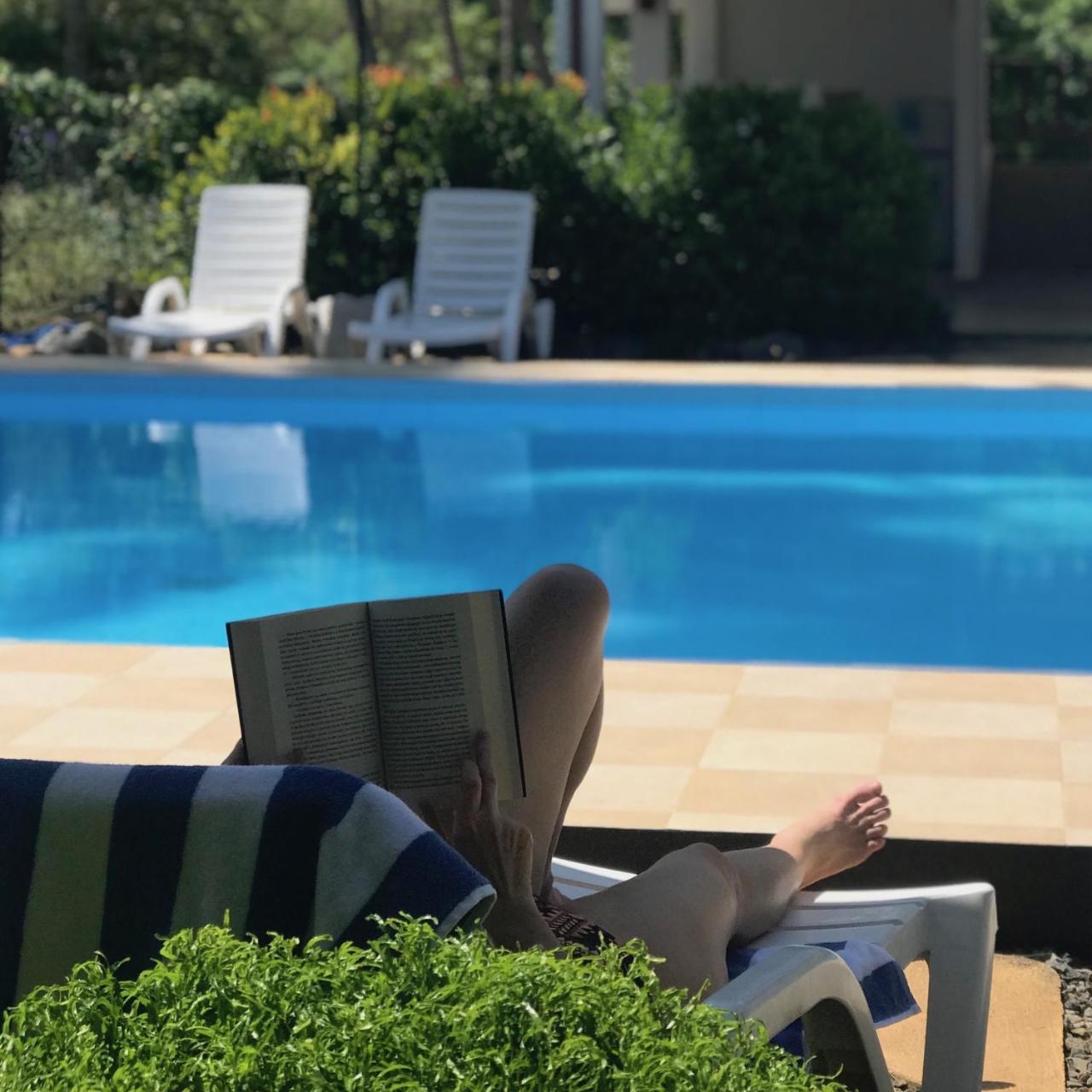 Green Parrot Beach Resort Тангале Екстериор снимка