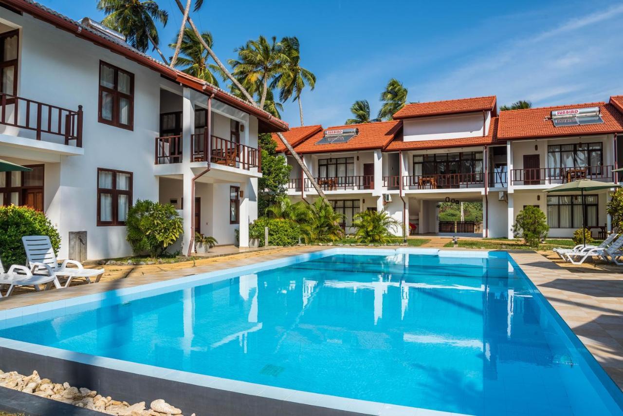 Green Parrot Beach Resort Тангале Екстериор снимка