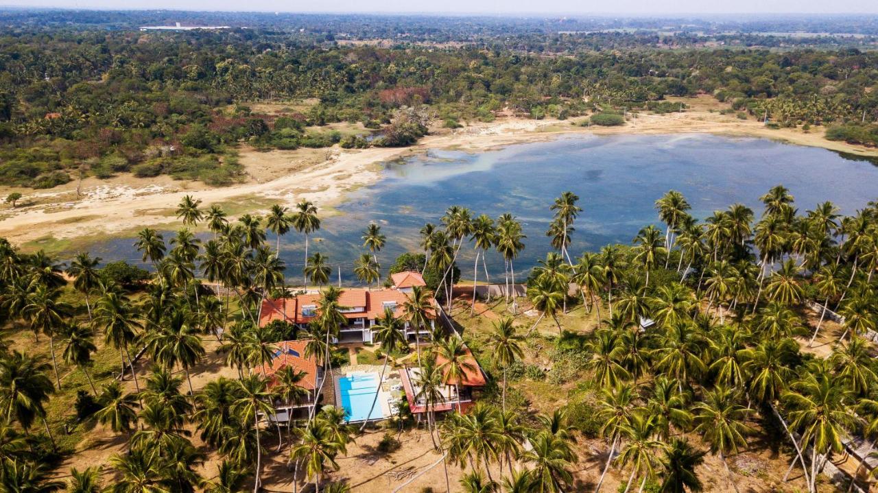 Green Parrot Beach Resort Тангале Екстериор снимка