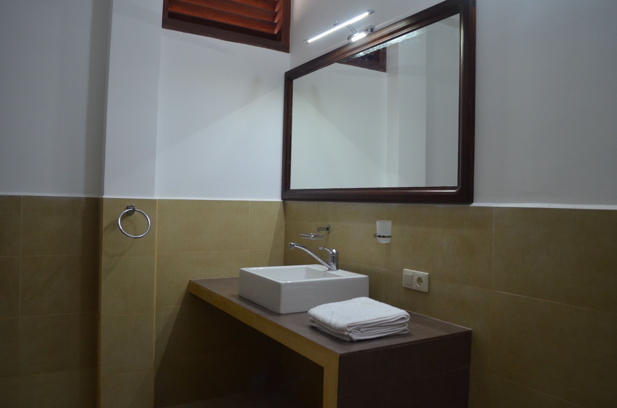 Green Parrot Beach Resort Тангале Екстериор снимка
