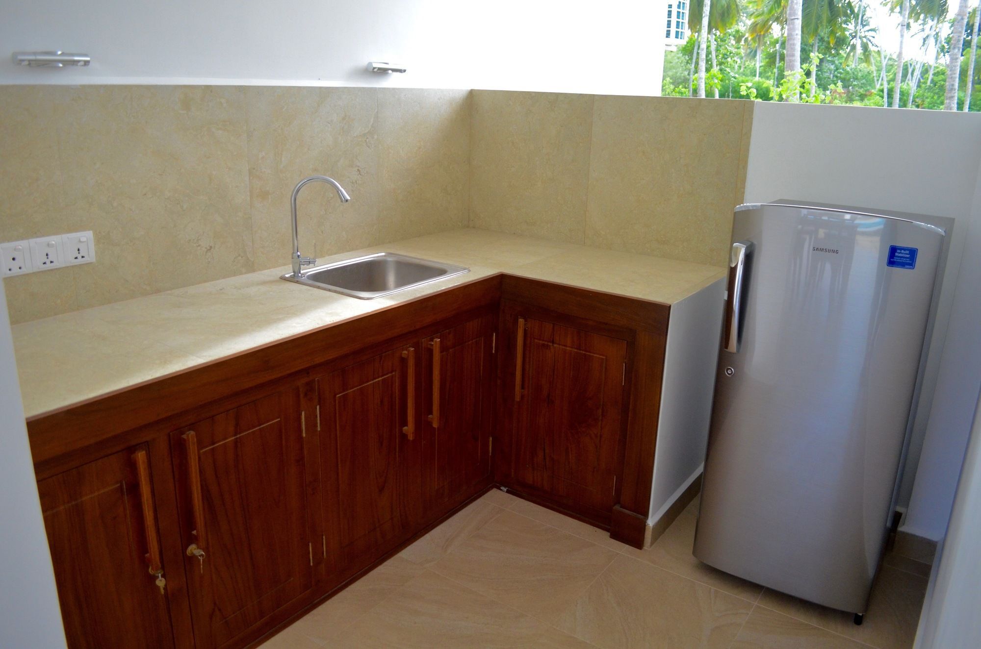 Green Parrot Beach Resort Тангале Екстериор снимка